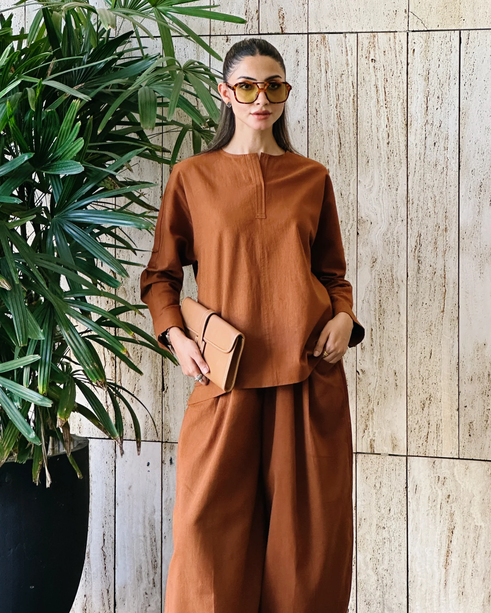 Sienna Go to Set - Image 10