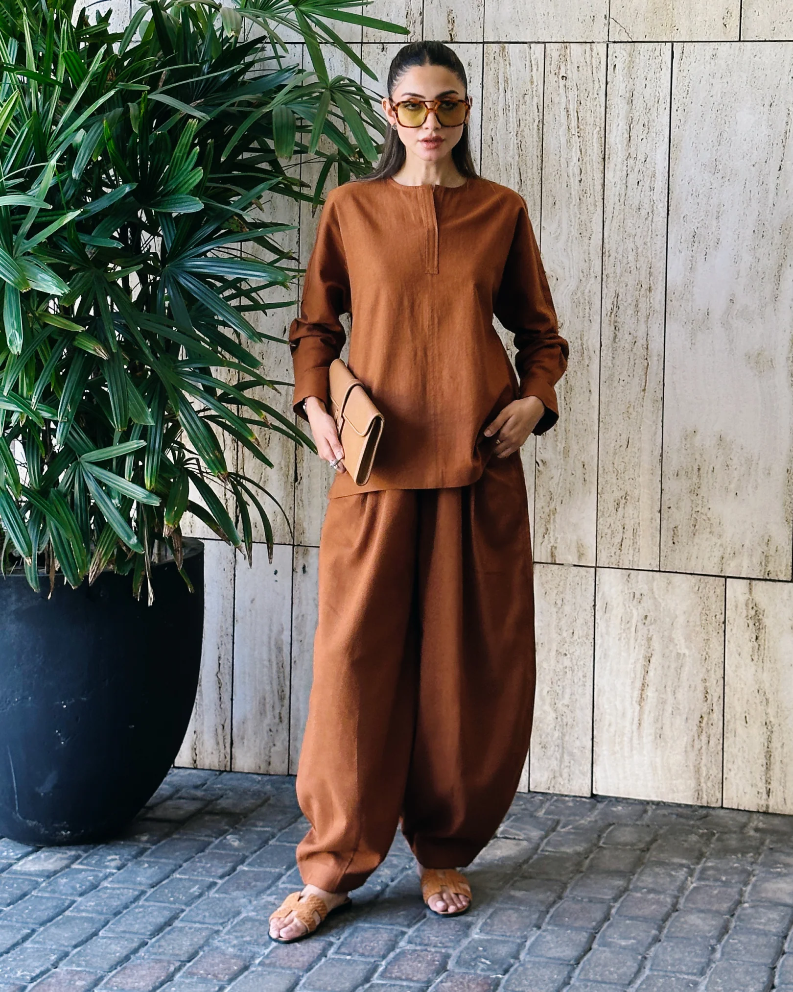 Sienna Go to Set - Image 17